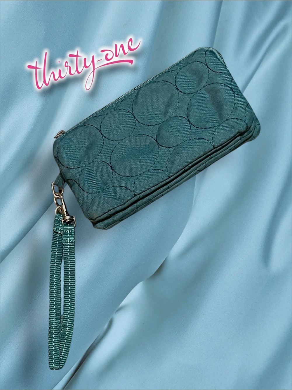 Thirty-One Vary You Quilted Circle Wristlet Wallet - Teal